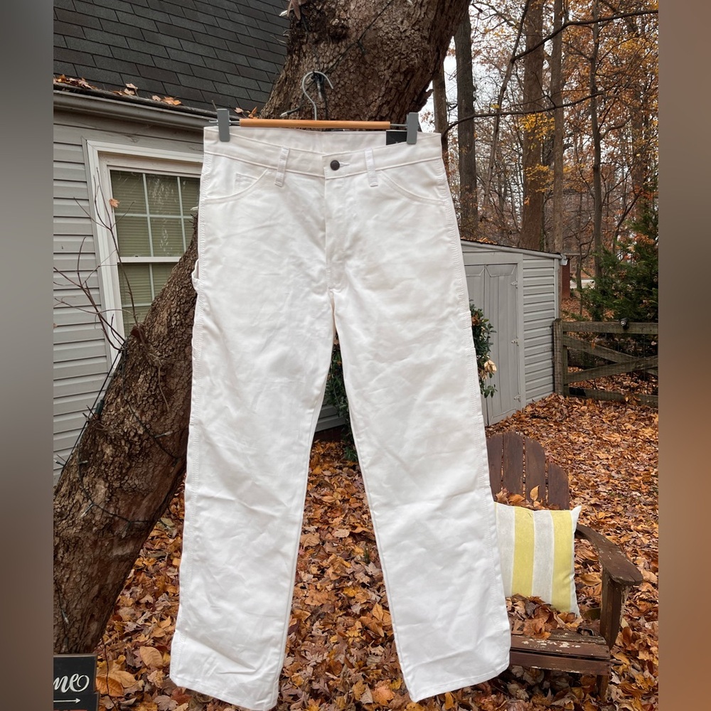 Dickies White relaxed fit carpenter’s jeans. NWT.  🧰 🤍⚒️ 30x 30